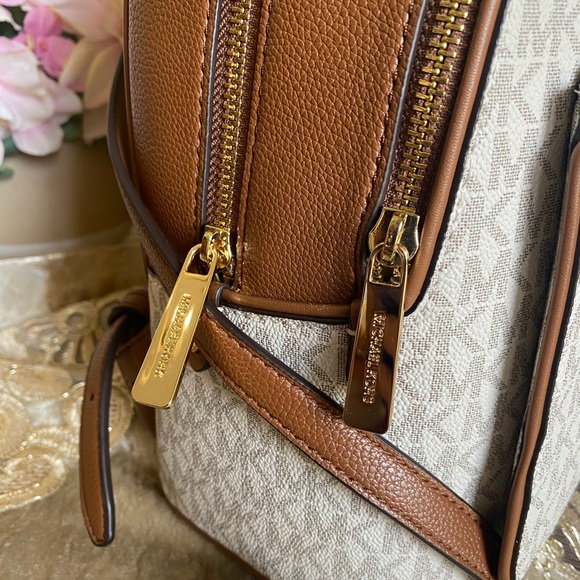 🤎 Michael Kors backpack 🤎 - Picture 5 of 11